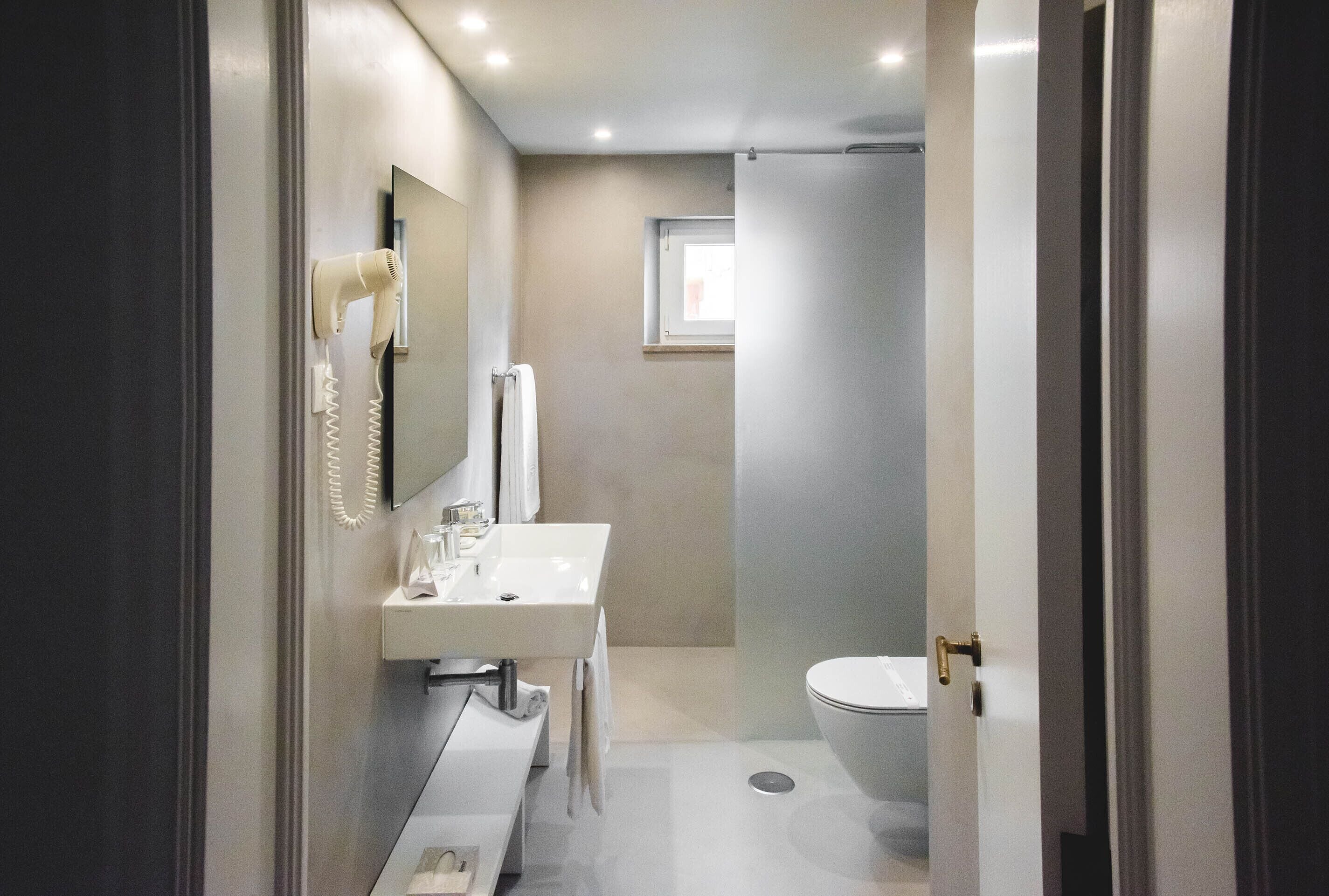 apartment, 1 bedroom | bathroom | rainfall showerhead, eco-friendly toiletries, hair dryer, towels