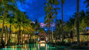 Outdoor pool, sun loungers