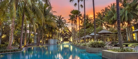Outdoor pool, sun loungers