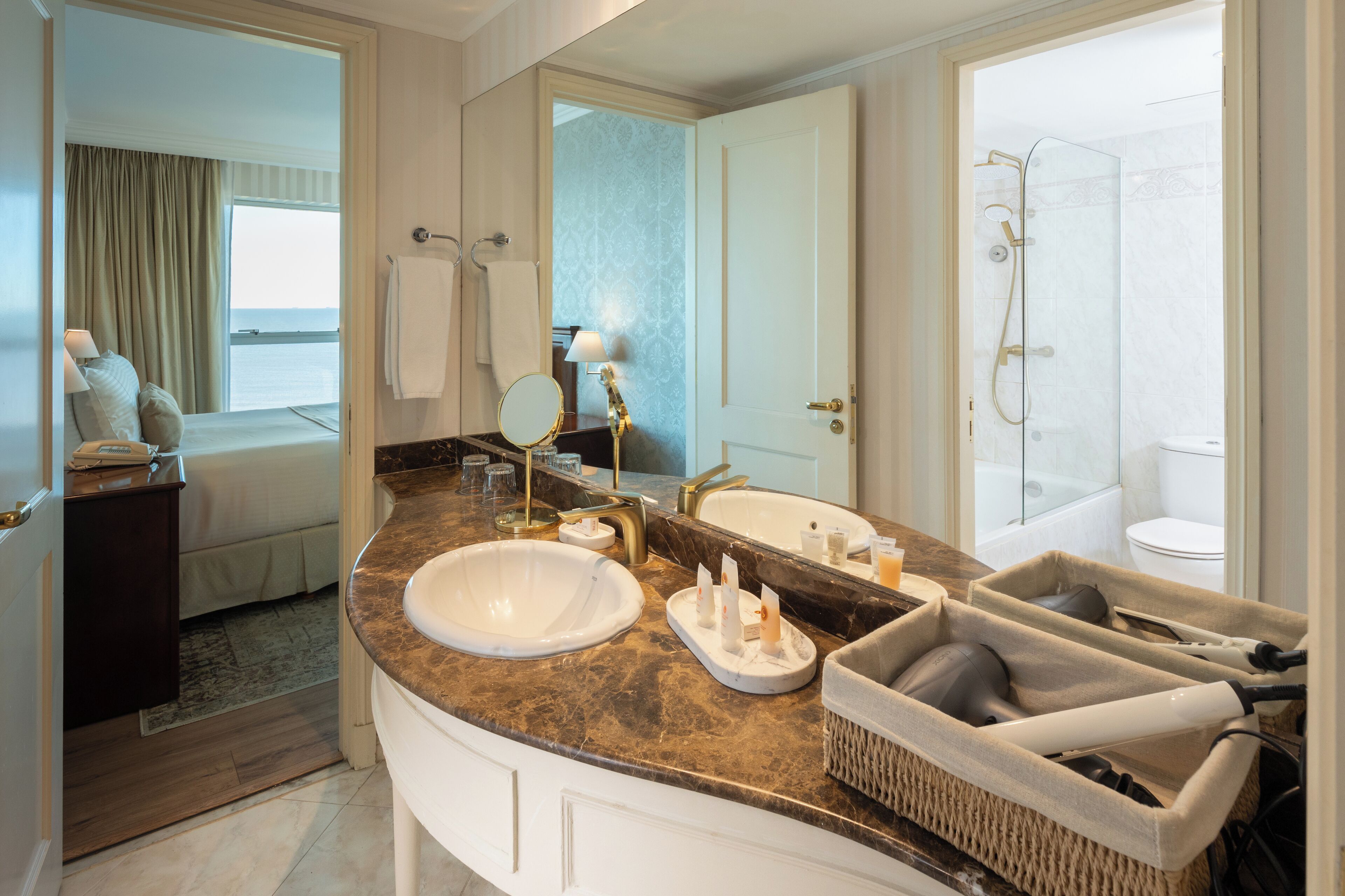 suite, corner | bathroom | combined shower/bathtub, designer toiletries, hair dryer, bathrobes