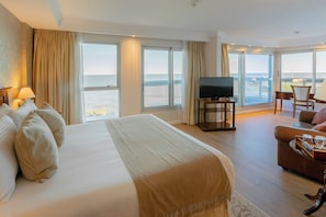 Executive Suite | 1 bedroom, Egyptian cotton sheets, premium bedding, down comforters