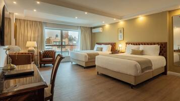 Quarto quádruplo família, vista para a cidade | Roupas de cama de algodão egípcio, roupas de cama premium