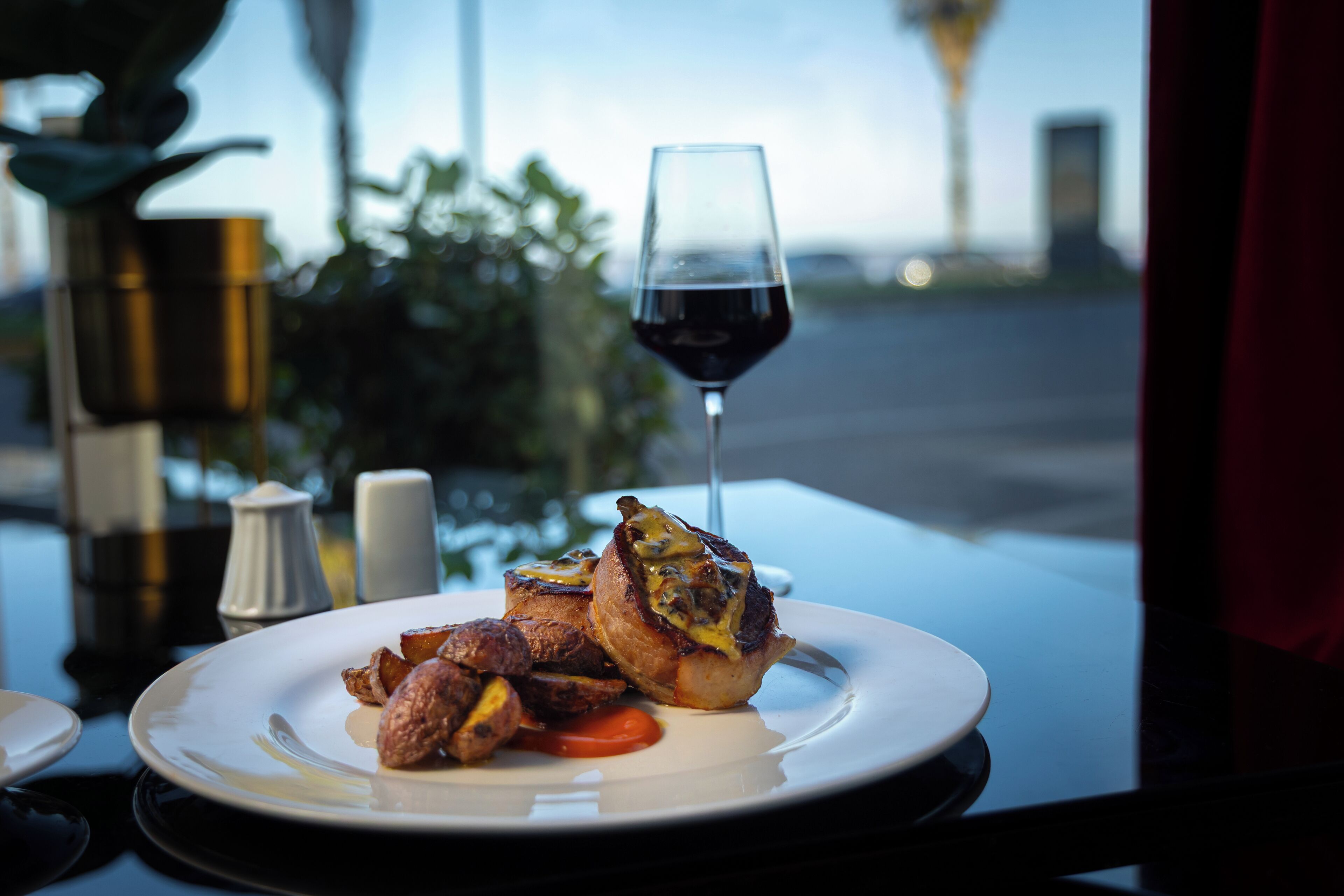 breakfast, lunch and dinner served