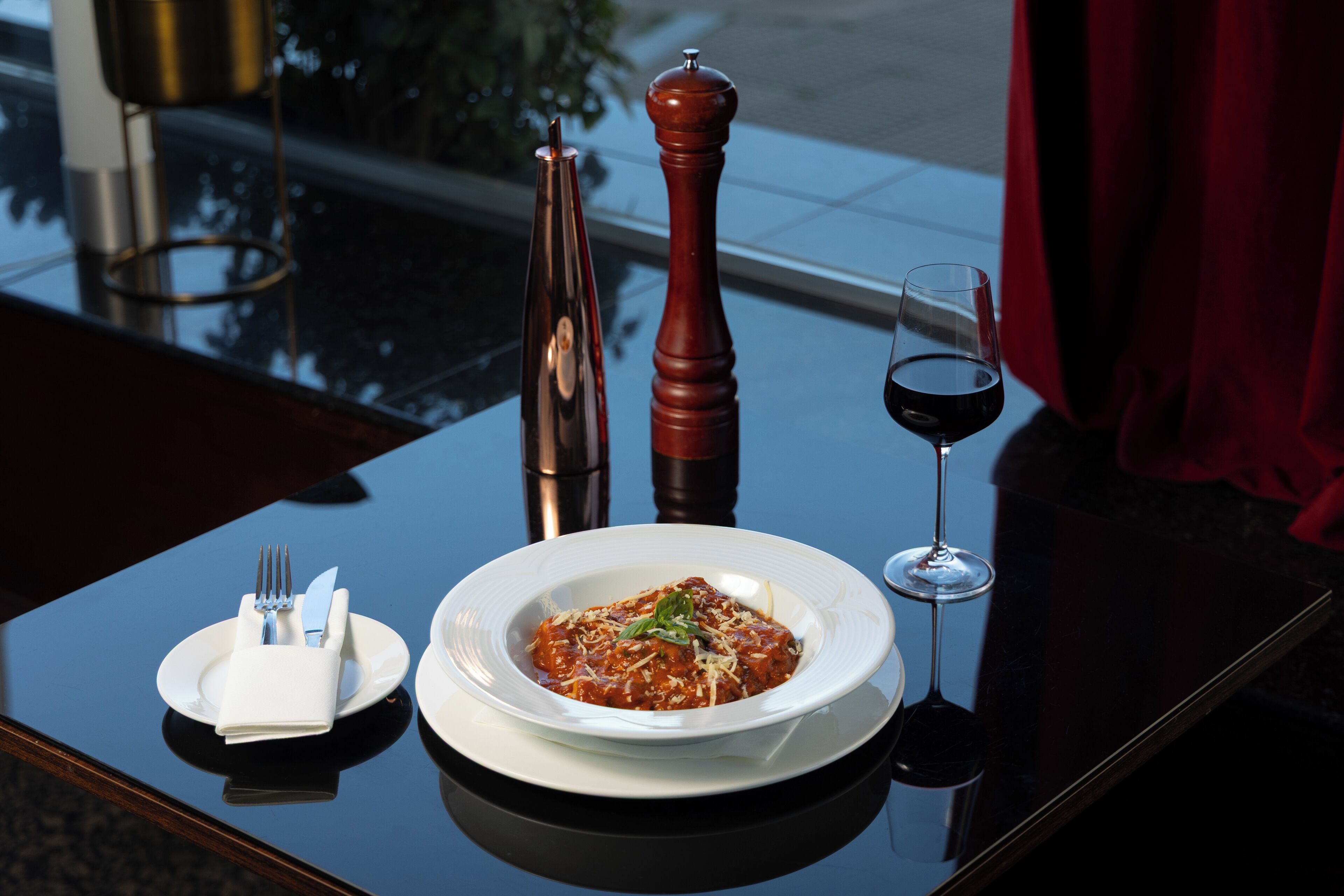 breakfast, lunch and dinner served