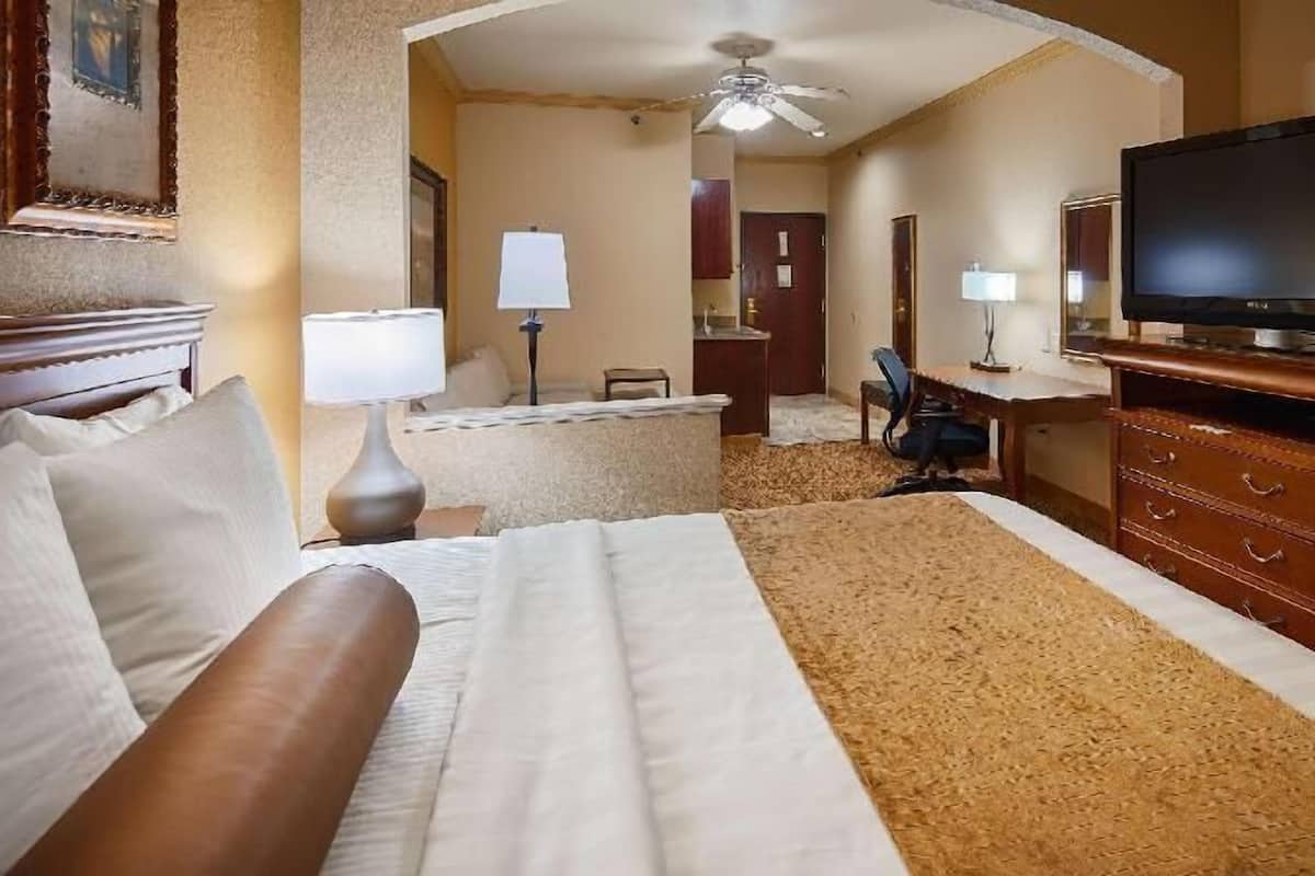 Pillowtop beds, desk, laptop workspace, iron/ironing board