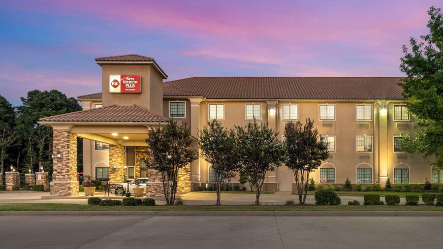 Best Western Plus Crown Colony Inn & Suites
