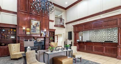 Best Western Plus Crown Colony Inn & Suites