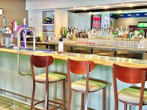 Bar (on property) - Holiday Inn Hotel & Suites Regina by IHG (Regina)