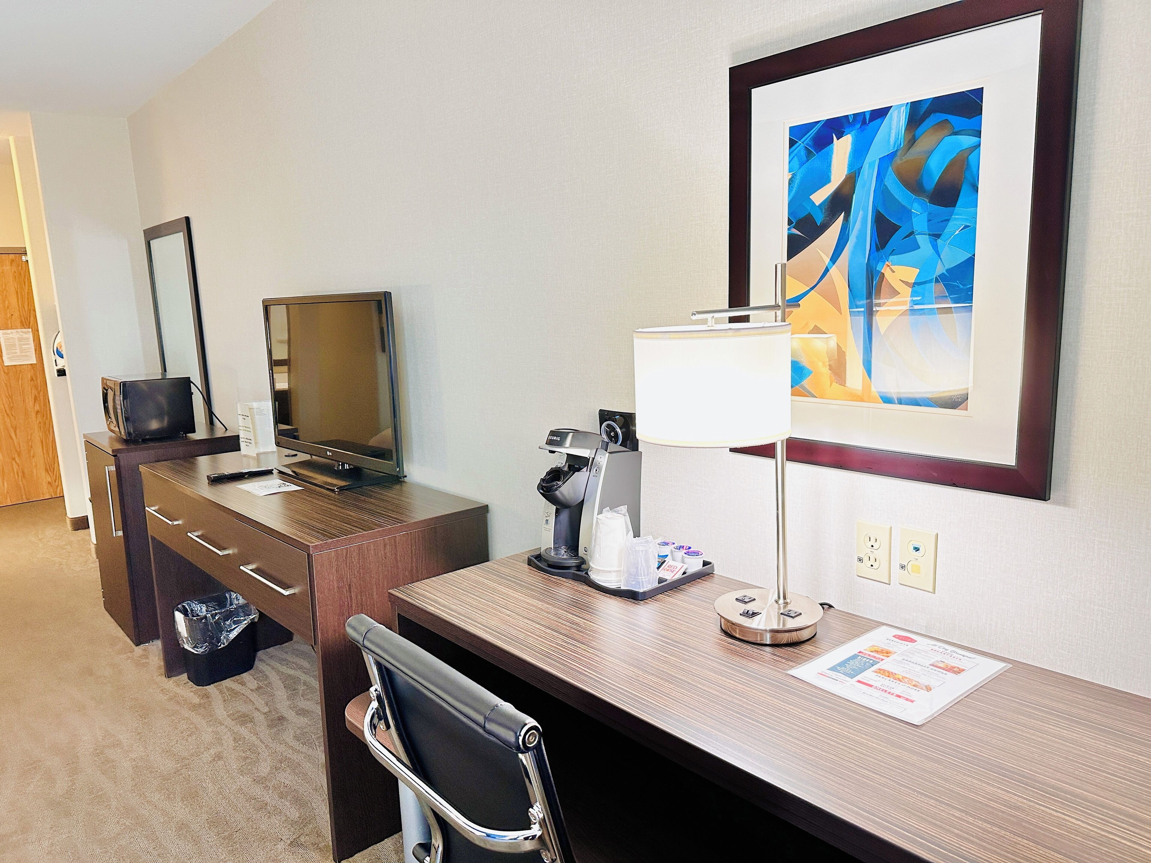 1 bedroom, pillow-top beds, in-room safe, desk