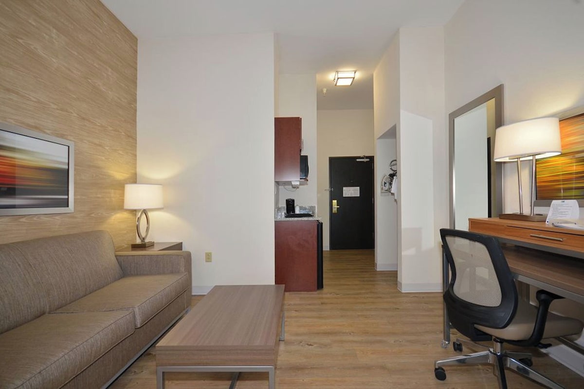 Desk, iron/ironing board, WiFi (free), bed sheets