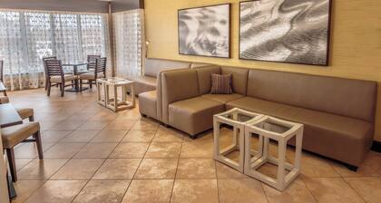 Holiday Inn Express & Suites Farmington by IHG