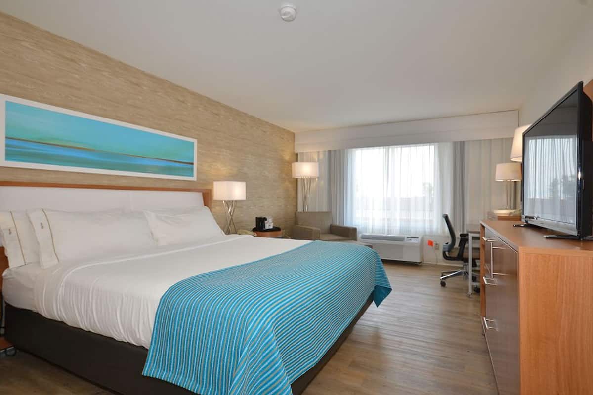 Standard Room, 1 King Bed | Desk, iron/ironing board, free WiFi, bed sheets