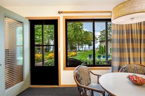 Habitación Deluxe, 1 cama King size y sofá cama | Comedor