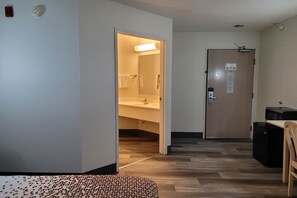 Free WiFi, bed sheets - Modern Stay 39 Lakeview By OYO Minonk Garden (Minonk)