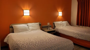 Habitación, 2 camas matrimoniales, para no fumadores | Wifi gratis y ropa de cama