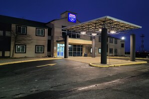 Exterior - Modern Stay 39 Lakeview By OYO Minonk Garden (Minonk)