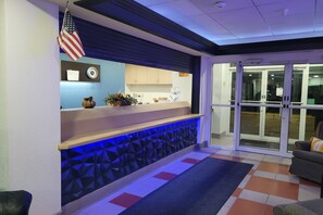 Reception - Modern Stay 39 Lakeview By OYO Minonk Garden (Minonk)