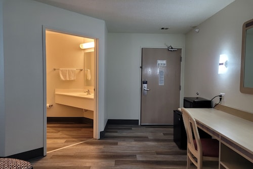 Modern Stay 39 Lakeview By OYO Minonk Garden