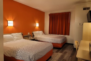 Habitación, 2 camas matrimoniales, para no fumadores | Wifi gratis y ropa de cama 