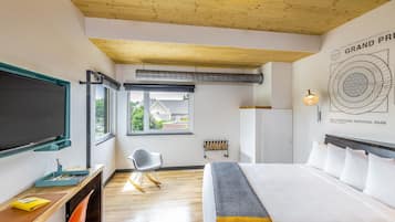 Premium bedding, in-room safe, desk, iron/ironing board