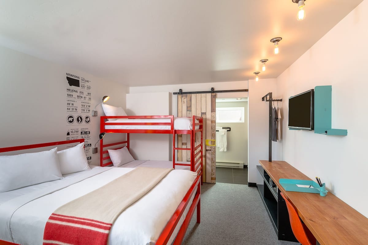 Camera Standard, letti multipli (Queen Plus Bunk) | Biancheria da letto di alta qualità, una cassaforte in camera