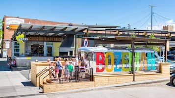 Tempat makan outdoor