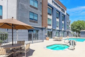 Outdoor pool - SpringHill Suites by Marriott Yuma (Yuma)