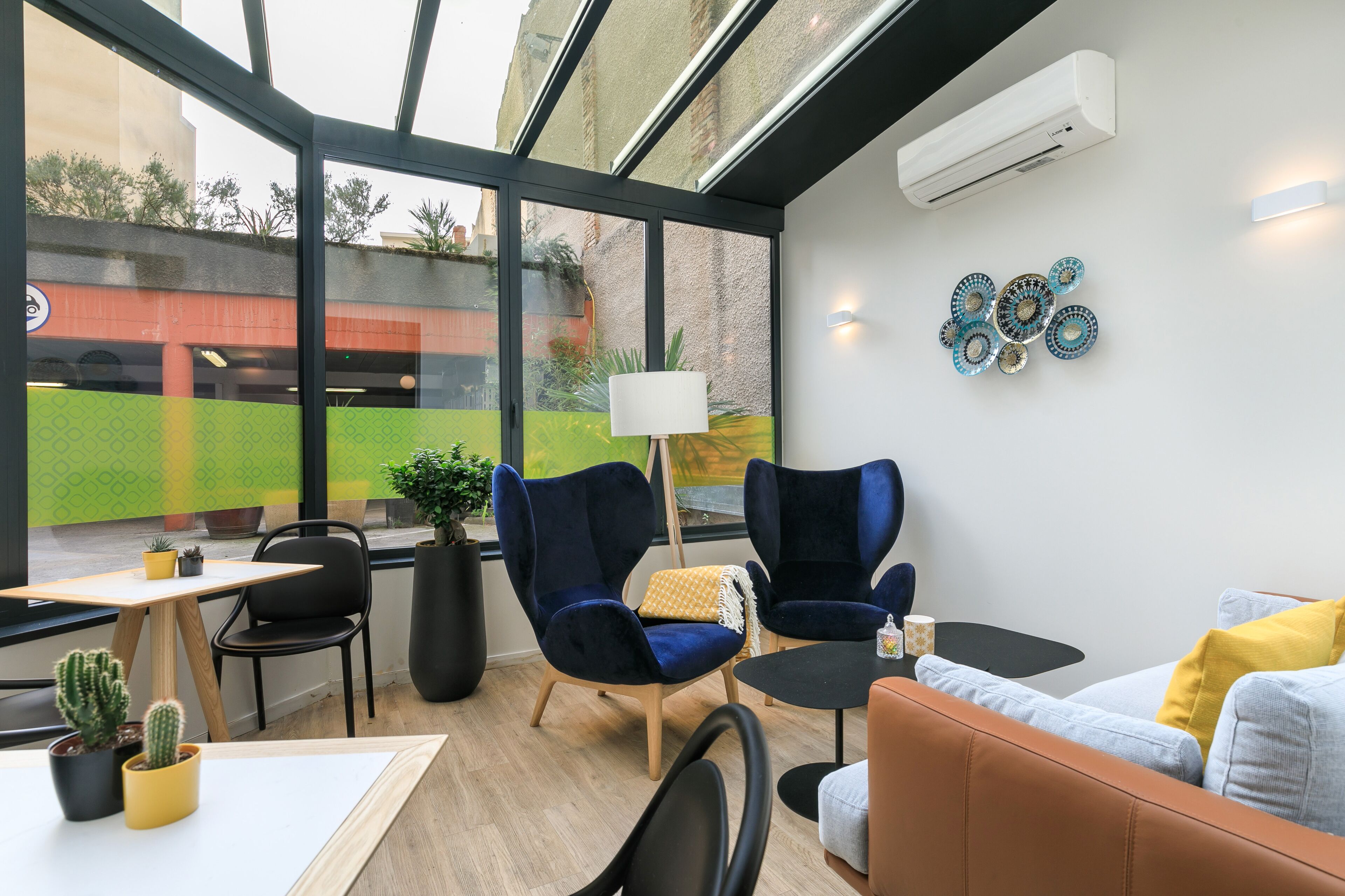 Coin salon dans le hall