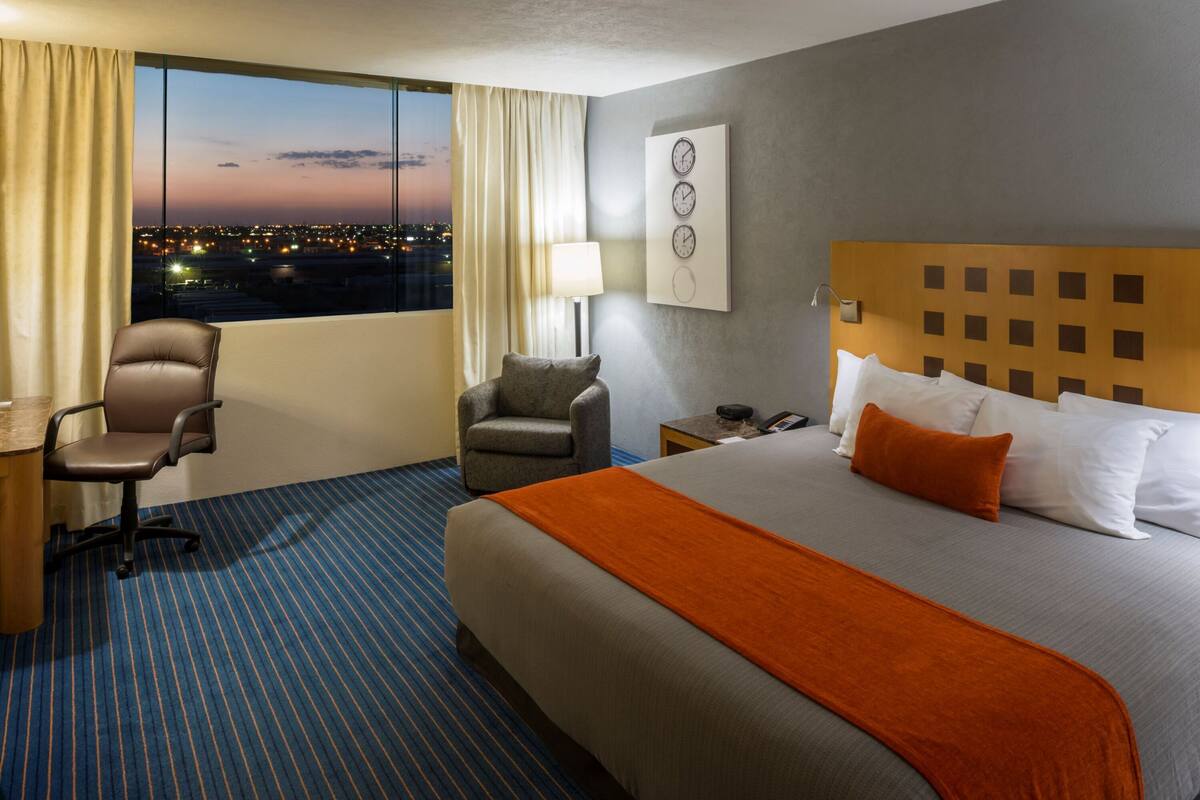 deluxe king | premium bedding, in-room safe, desk, blackout curtains