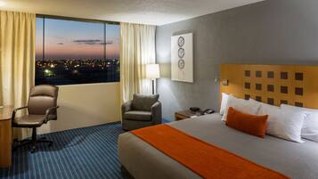 Deluxe King | Ropa de cama de alta calidad y caja de seguridad en la habitación