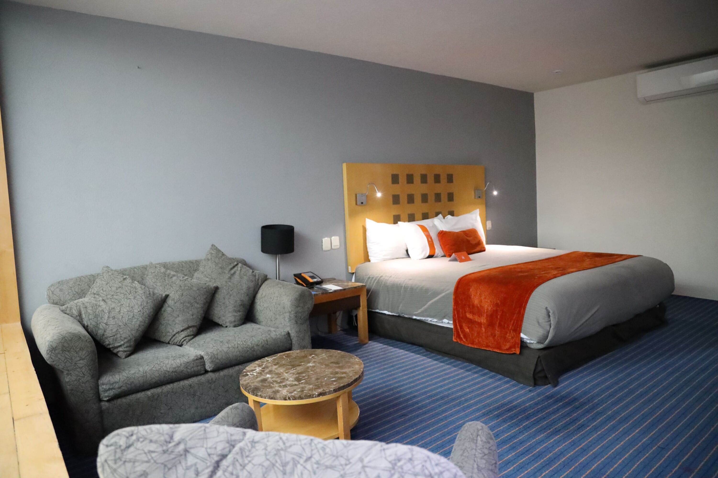 de lujo superior king | premium bedding, in-room safe, desk, blackout curtains