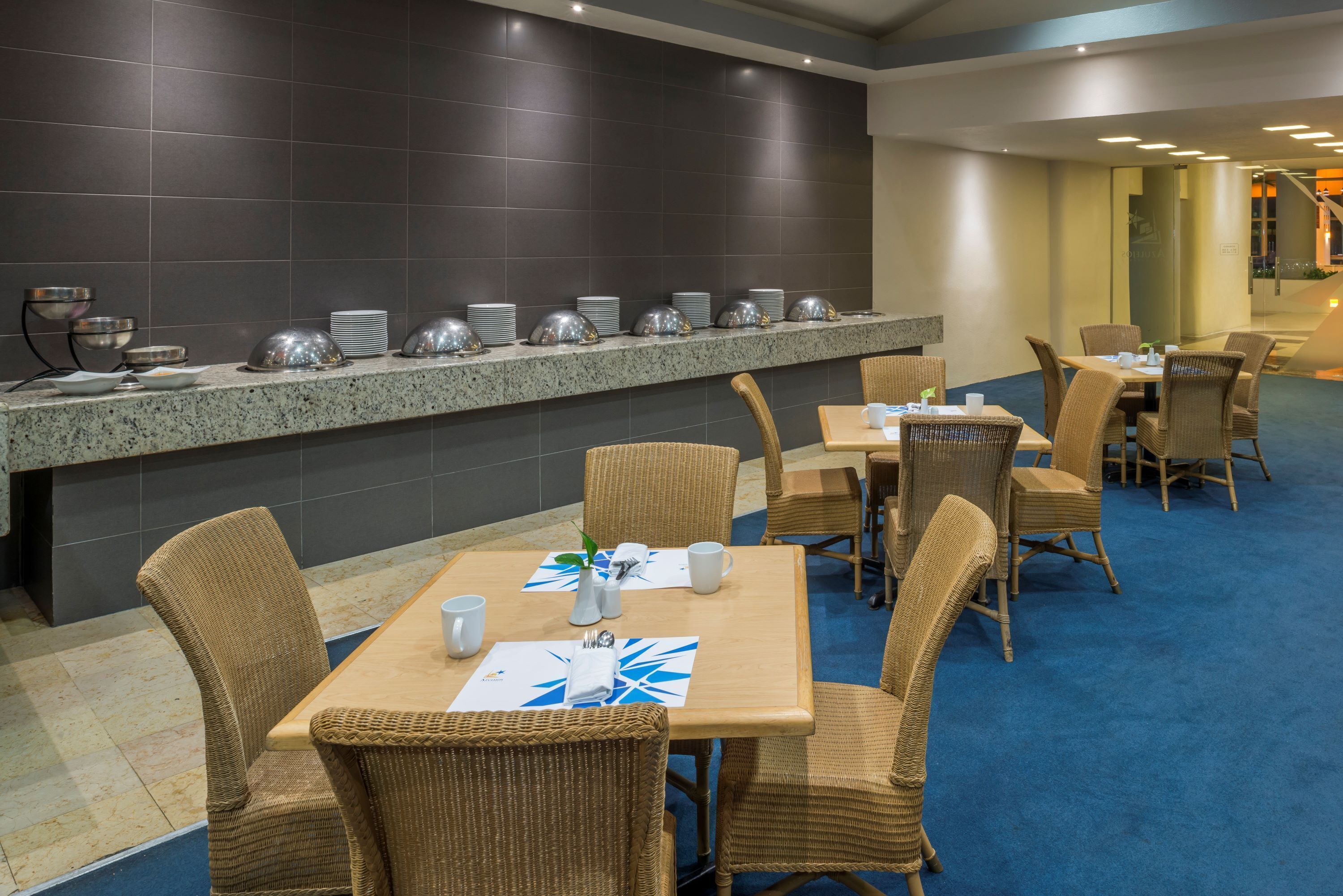 breakfast, lunch, dinner served; international cuisine