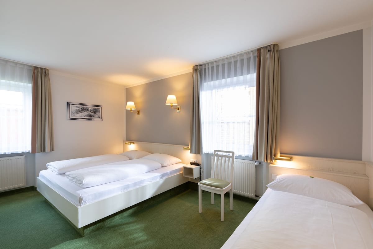 triple room | 1 bedroom, desk, blackout curtains, soundproofing