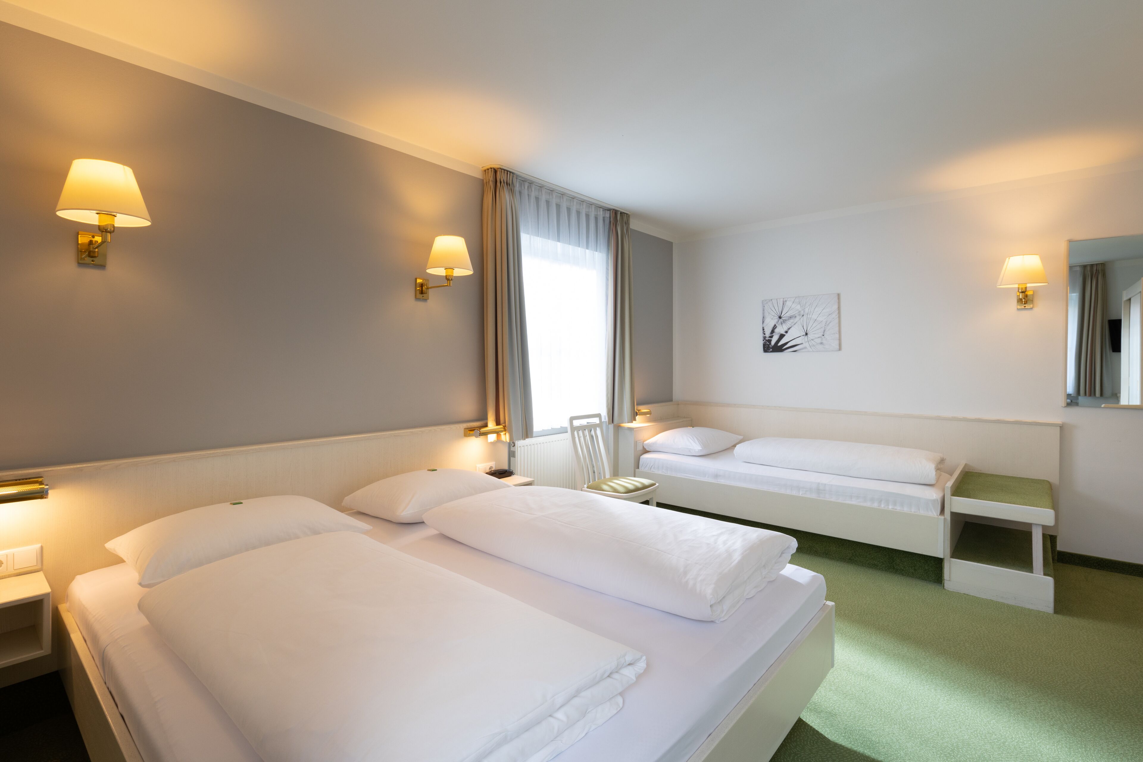 1 bedroom, desk, blackout curtains, soundproofing