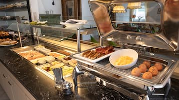 Buffet breakfast on weekends (EUR 14 per person)