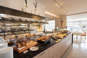 Buffet breakfast for a fee on weekends