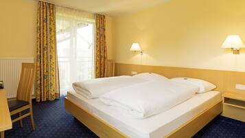 Habitación doble Confort | Escritorio, cortinas blackout y insonorización