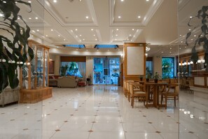 Lobby - Athens Atrium Hotel and Suites (Athens)