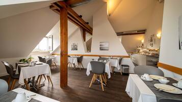 Tägliches Frühstücksbuffet (19 CHF pro Person)