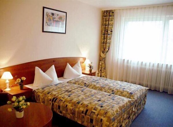 Habitación doble | Minibar, caja de seguridad en la habitación y despertador 