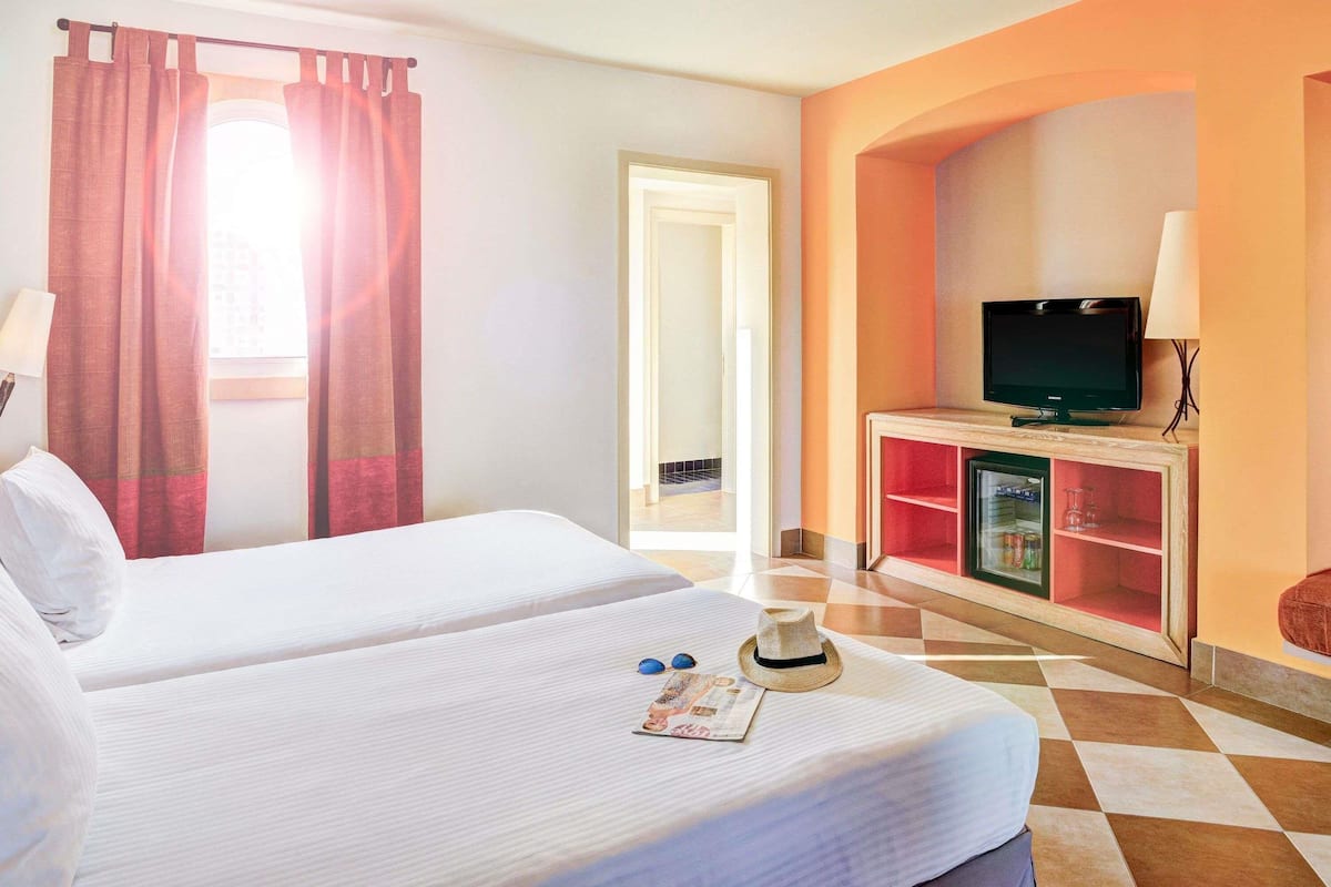 Standard Room, 2 Single Beds (Palm Wing) | Minibar, in-room safe, desk, blackout curtains