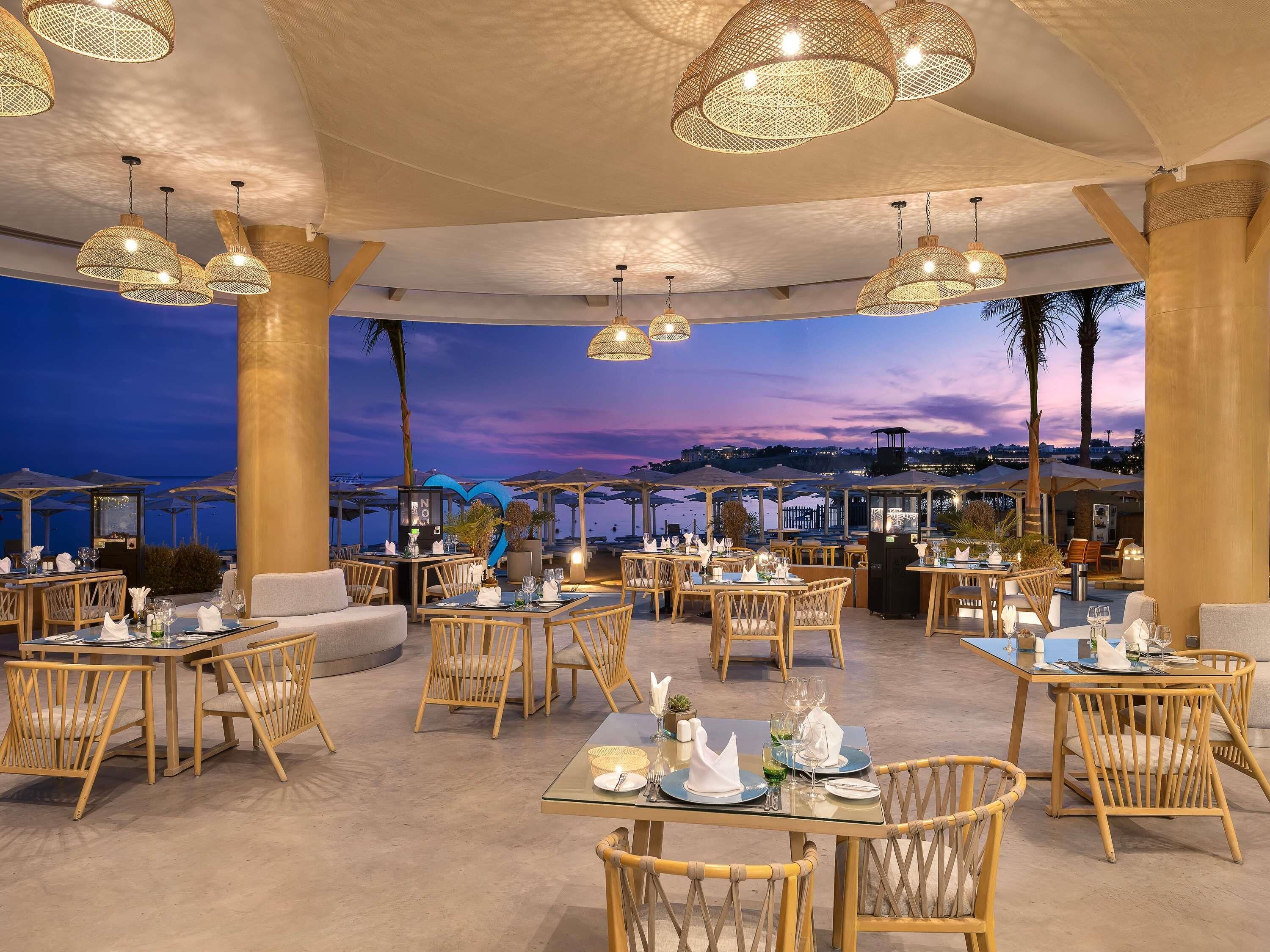 4 restaurants, breakfast, lunch, dinner served; international cuisine