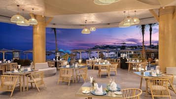 4 Restaurants; Frühstück, Mittagessen und Abendessen werden serviert