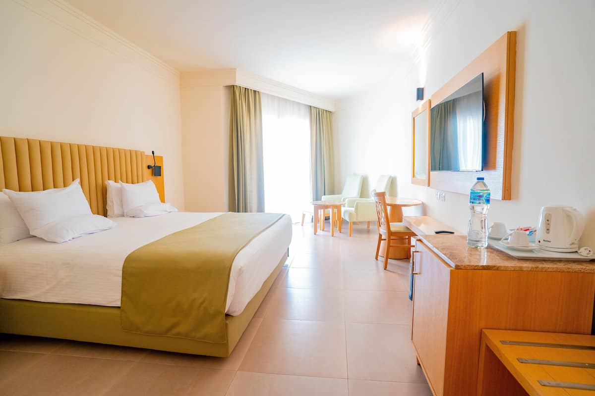 1 bedroom, minibar, in-room safe, desk