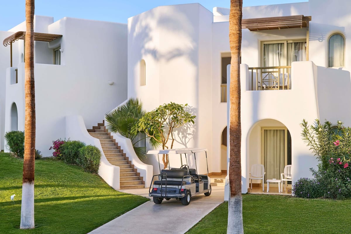 Family Suite, Multiple Beds (Palm Wing) | 1 bedroom, minibar, in-room safe, desk