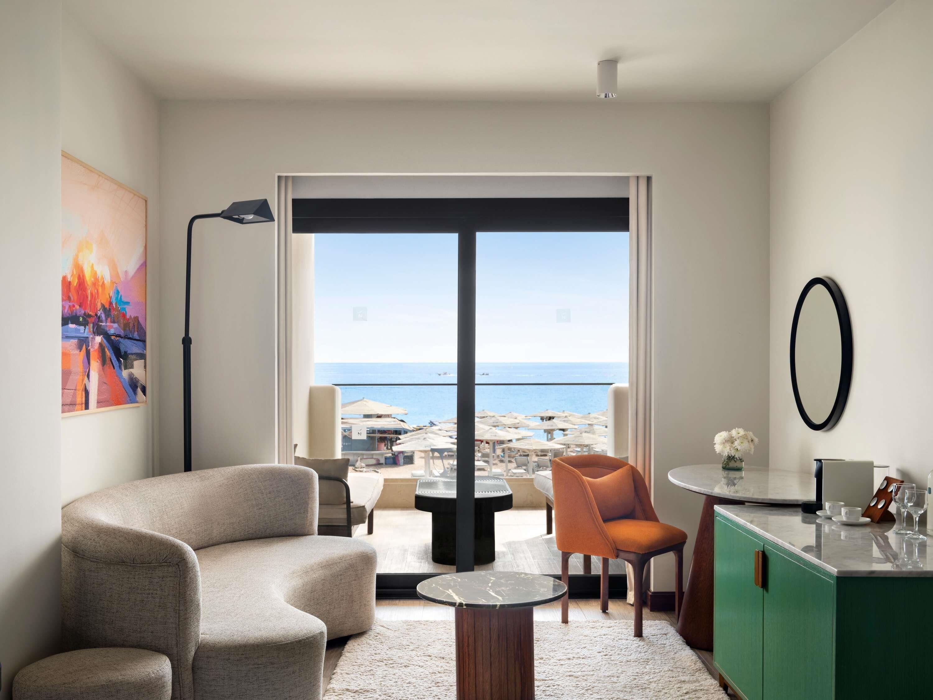 Junior Suite | มินิบาร์, ตู้นิรภัยในห้องพัก, โต๊ะทำงาน, ผ้าม่านกันแสง