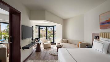 Minibar, coffres-forts dans les chambres, bureau, rideaux occultants