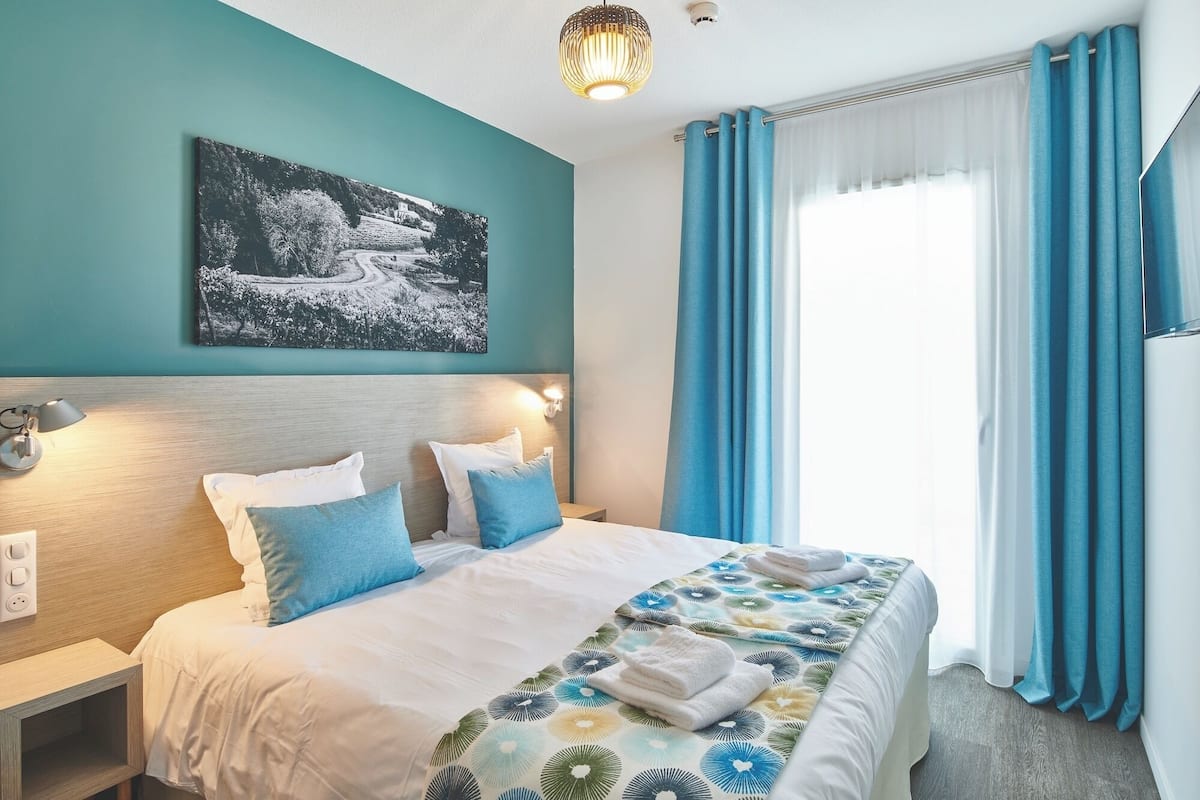 In-room safe, individually decorated, individually furnished, desk