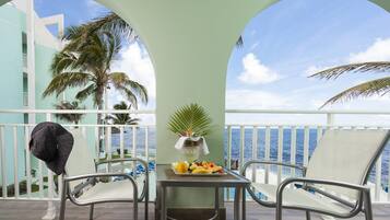 Ocean Front Courtyard Room | Balcón