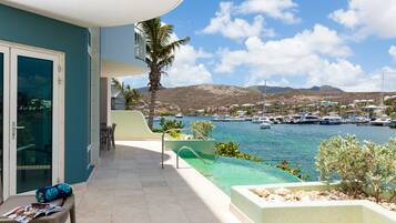 Premium bedding, in-room safe, blackout drapes, iron/ironing board